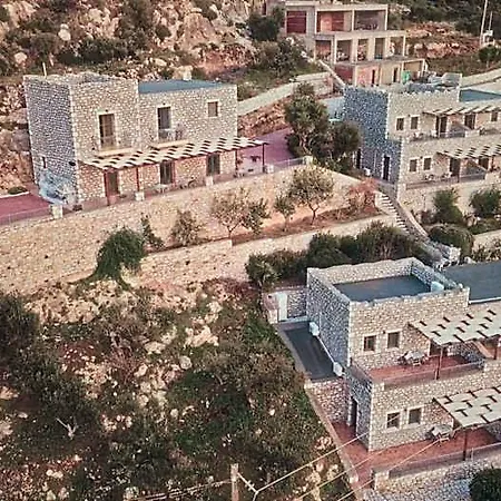 Onar Mani Hotel 3*