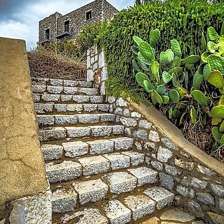 Onar Mani Hotel Koita